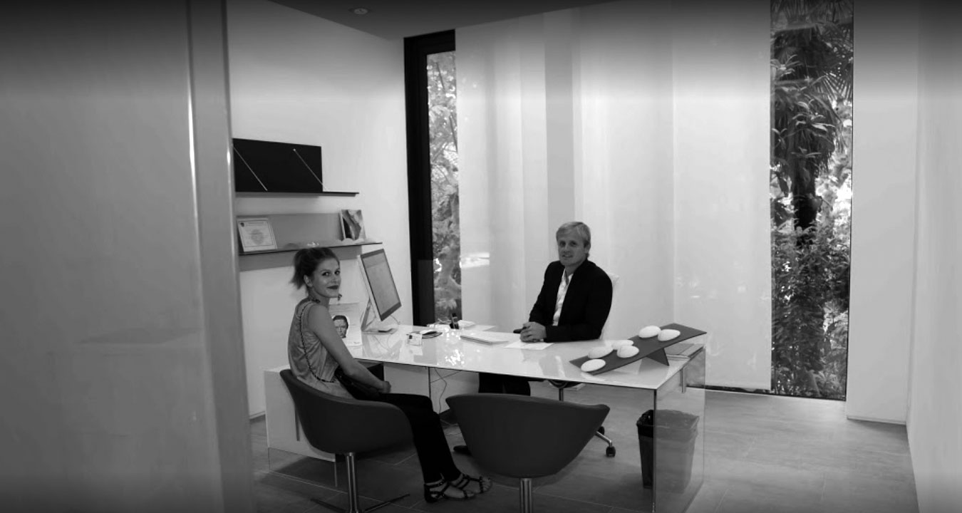 Salle de consultation du Dr Germain — Cabinet chirurgie esthétique Marseille