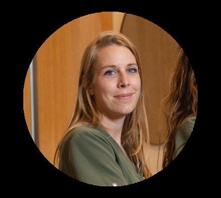 Cyrielle, infirmière assistante du Dr Germain au 43 Périer